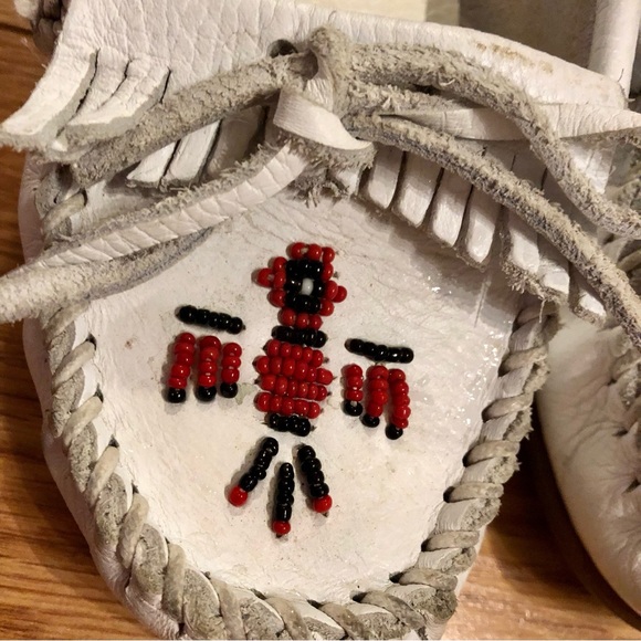 White Minnetonka thunderbird leather loafers women’s 7 - Picture 3 of 8